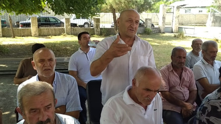 Balakən Rayon İcra Hakimiyyətinin başçısı İslam Rzayev  Mahamalar kəndində sakinlərlə görüşüb