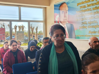 Balakən Rayon İcra Hakimiyyətinin başçısı Natiq Ağayev  Acılıqbinə  kəndində sakinləri dinləyib