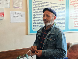 Balakən Rayon İcra Hakimiyyətinin başçısı Natiq Ağayev  Acılıqbinə  kəndində sakinləri dinləyib