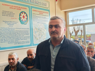 Balakən Rayon İcra Hakimiyyətinin başçısı Natiq Ağayev  Acılıqbinə  kəndində sakinləri dinləyib
