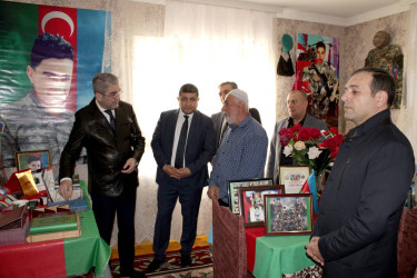 Balakən Rayon İcra Hakimiyyətinin başçısı Natiq Ağayev növbəti şəhid ailəsini ziyarət edib.
