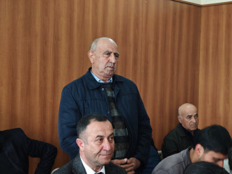 Balakən Rayon İcra Hakimiyyətinin başçısı Natiq Ağayev  Qazma kəndində sakinləri dinləyib