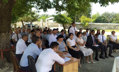 Balakən Rayon İcra Hakimiyyətinin başçısı İslam Rzayev  Mahamalar kəndində sakinlərlə görüşüb
