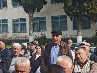 Balakən Rayon İcra Hakimiyyətinin başçısı Natiq Ağayev Tülü kəndində sakinlərlə görüşüb