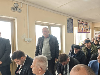 Balakən Rayon İcra Hakimiyyətinin başçısı Natiq Ağayev Qabaqçöl qəsəbəsində sakinlərlə görüşüb