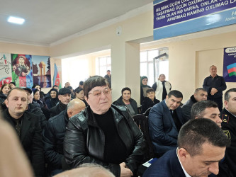 Balakən Rayon İcra Hakimiyyətinin başçısı Natiq Ağayev Qabaqçöl qəsəbəsində sakinlərlə görüşüb
