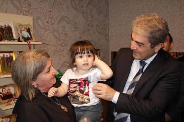 Balakən Rayon İcra Hakimiyyətinin başçısı Natiq Ağayev Vətən müharibəsi şəhidi Cavid Yüzbaşiyevin ailəsini ziyarət edib