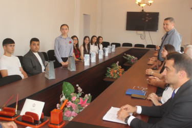 Balakəndə qəbul imtahanlarında yüksək nəticə göstərən məzunlarla görüş keçirilib