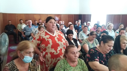 Balakən Rayon İcra Hakimiyyətinin başçısı İslam Rzayev  Qullar kəndində sakinlərlə görüşüb