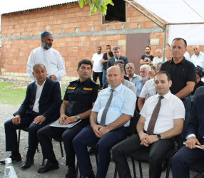 Balakən Rayon İcra Hakimiyyətinin başçısı Natiq Ağayev Qarahacılı kəndində sakinlərlə görüşüb