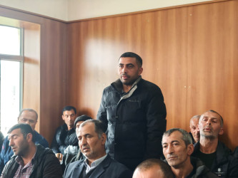 Balakən Rayon İcra Hakimiyyətinin başçısı Natiq Ağayev  Qazma kəndində sakinləri dinləyib