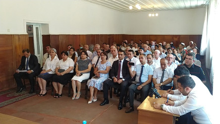 Balakən Rayon İcra Hakimiyyətinin başçısı İslam Rzayev  Qullar kəndində sakinlərlə görüşüb