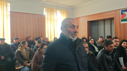 Balakən Rayon İcra Hakimiyyətinin başçısı Natiq Ağayev Hənifə kəndində sakinlərin müraciətlərini dinləyib