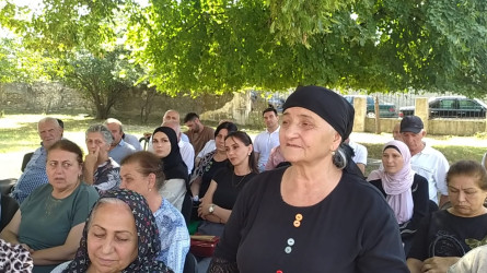 Balakən Rayon İcra Hakimiyyətinin başçısı İslam Rzayev  Mahamalar kəndində sakinlərlə görüşüb