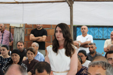 Balakən Rayon İcra Hakimiyyətinin başçısı Natiq Ağayev Qarahacılı kəndində sakinlərlə görüşüb