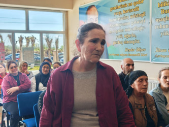 Balakən Rayon İcra Hakimiyyətinin başçısı Natiq Ağayev  Acılıqbinə  kəndində sakinləri dinləyib