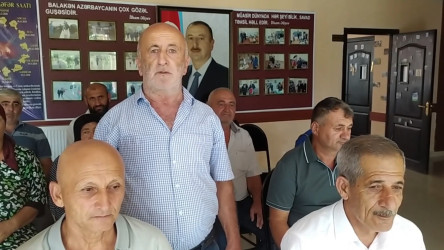 Balakən Rayon İcra Hakimiyyətinin başçısı İslam Rzayev  Xalatala kəndində səyyar qəbul keçirib