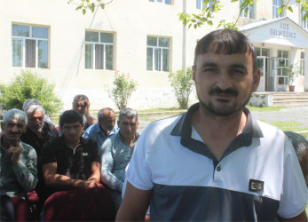 Balakən Rayon İcra Hakimiyyətinin başçısı İslam Rzayev  Hənifə kəndində sakinlərlə görüşüb