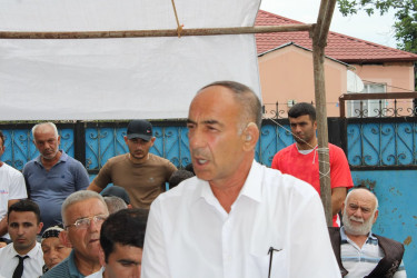 Balakən Rayon İcra Hakimiyyətinin başçısı Natiq Ağayev Qarahacılı kəndində sakinlərlə görüşüb