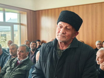 Balakən Rayon İcra Hakimiyyətinin başçısı Natiq Ağayev  Qazma kəndində sakinləri dinləyib
